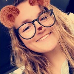 Meet your Posher, Chloe